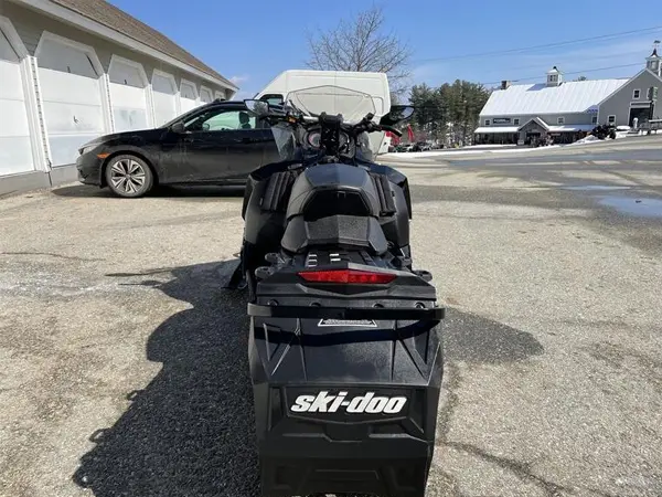 2017 Ski-Doo Renegade® Enduro ROTAX® 1200 4-TEC Ice Ripper XT