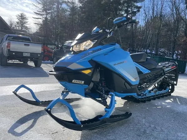 2019 Ski-Doo Summit® X® 850 E-TEC 154 PowderMax Light 2.5 S_LEV Blue