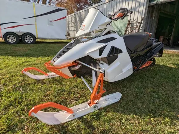 Pre-Owned 2015 Arctic Cat ZR 9000